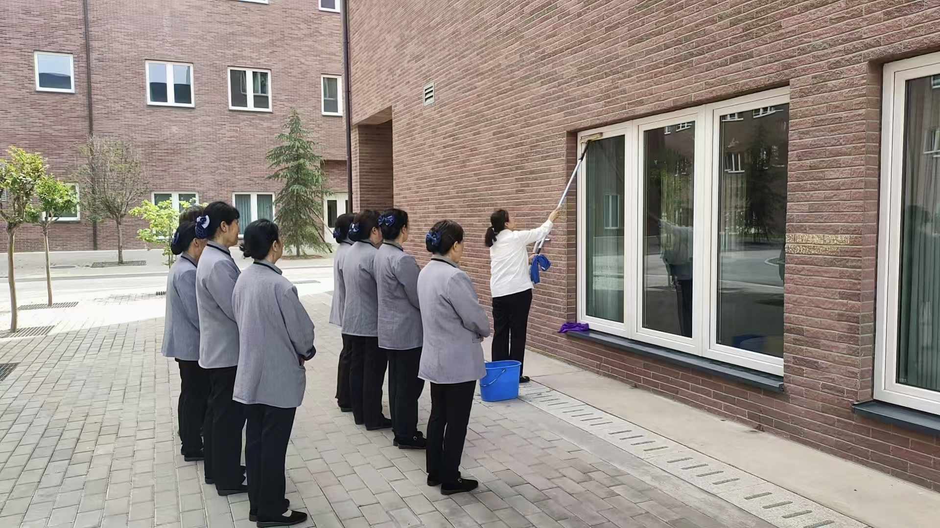 匠心铸品质  精研促提升&mdash;亚丰物业开展玻璃清洁专项技能培训