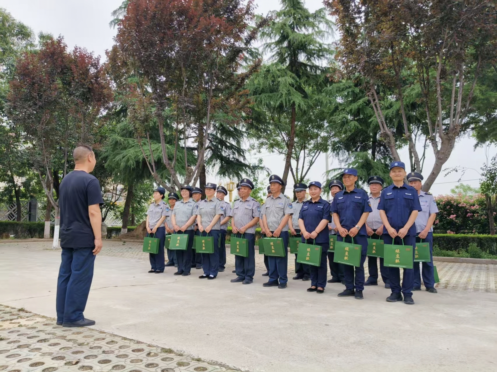 粽香暖人心 守护更有力 &mdash;&mdash;亚丰保安为一线保安员发放端午福利